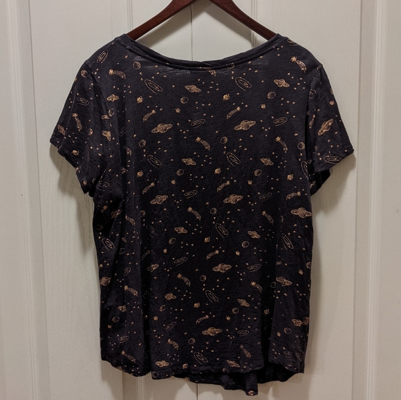 TORRID METALLIC GALAXY PRINT V-NECK POCKET TEE - Picture 5 of 5